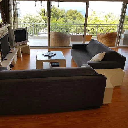 Villa Beachfront House 35min From Athens