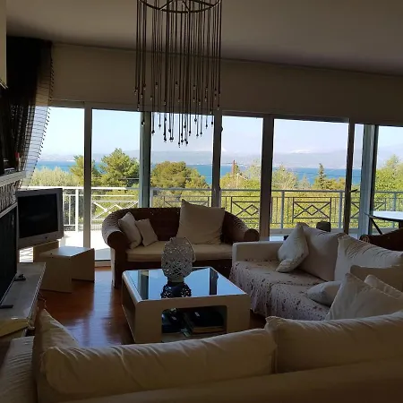 Spacious House 35min From Athens